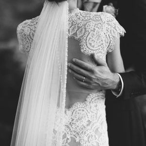 Pearl wedding veil - like new